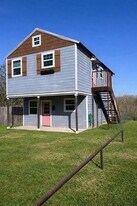 127 Private Rd 1096 in Stephenville, TX - Building Photo