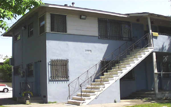 14753 Blythe St in Panorama City, CA - Foto de edificio - Building Photo