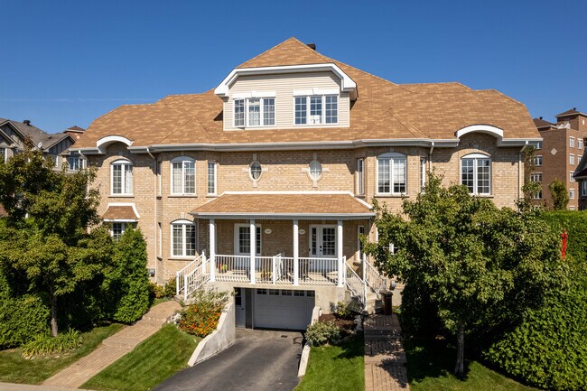 3385 Des Outardes Rue in St. Laurent, QC - Building Photo - Building Photo