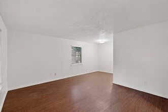 10421 Muskogee Dr in Dallas, TX - Building Photo - Building Photo
