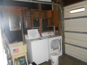14 Vermont St in Lindenhurst, NY - Building Photo - Building Photo
