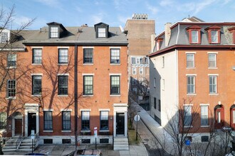 304-306 S 10th St in Philadelphia, PA - Foto de edificio - Building Photo