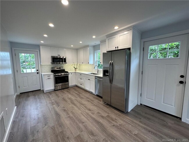 66 Campfield Dr in Fairfield, CT - Building Photo - Building Photo