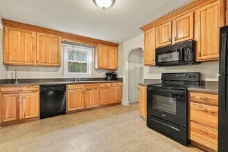 88 Greenbush St, Unit Lower in Manistee, MI - Building Photo - Building Photo