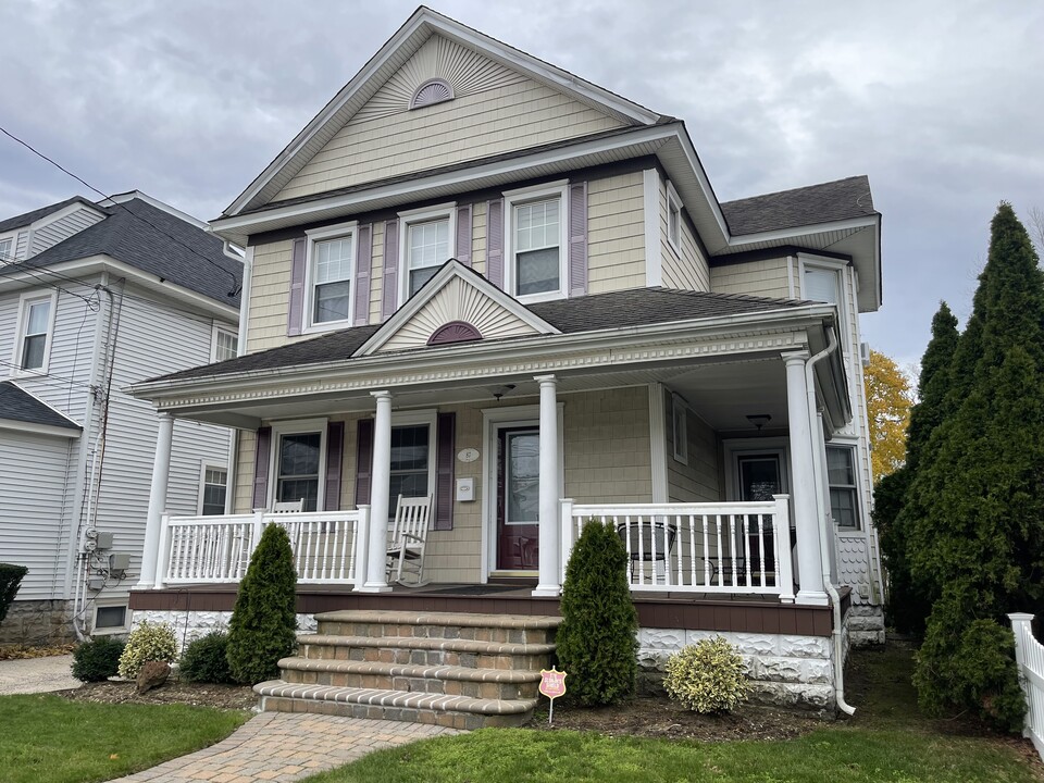 87 Mill River Ave, Unit 1 in Lynbrook, NY - Building Photo