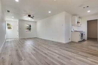 6215 Misty Wood Dr in Dallas, TX - Building Photo - Building Photo