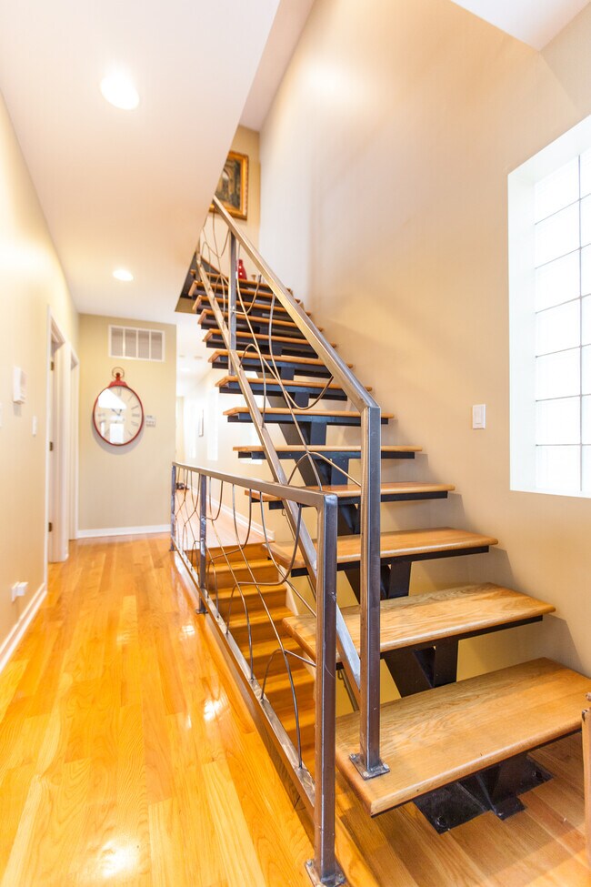 928 N Wood St in Chicago, IL - Building Photo - Building Photo