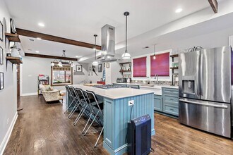 6069 N Ridge Ave in Chicago, IL - Building Photo - Building Photo