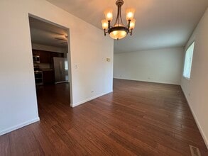 26235 N Acorn Ln in Mundelein, IL - Building Photo - Building Photo