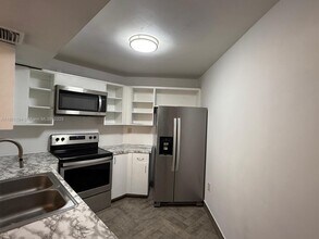 9731 Fontainebleau Blvd in Miami, FL - Building Photo - Building Photo