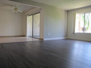 316-356 W. Meda Ave. Glendora CA. 91741 in Glendora, CA - Foto de edificio - Building Photo