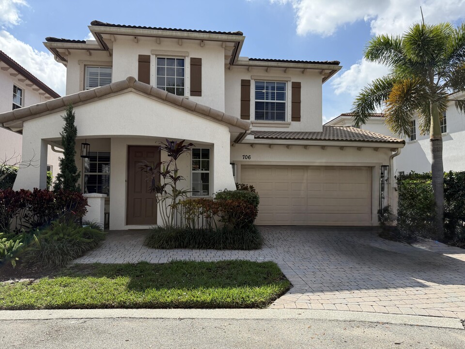 706 Duchess Ct in Palm Beach Gardens, FL - Building Photo