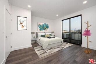 10947 Hartsook St in Los Angeles, CA - Building Photo - Building Photo