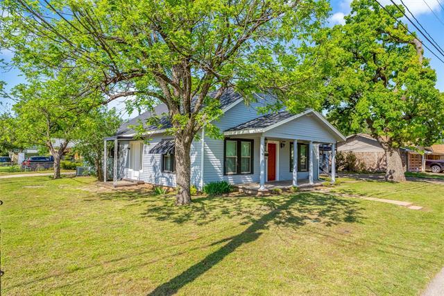 224 W Doyle St in Granbury, TX - Building Photo - Building Photo