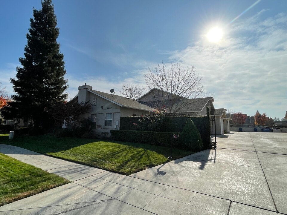 1237 W Spruce Ave, Unit 1237 in Fresno, CA - Foto de edificio