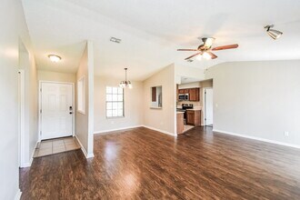 1545 Kingfisher Blvd in Orange Park, FL - Foto de edificio - Building Photo