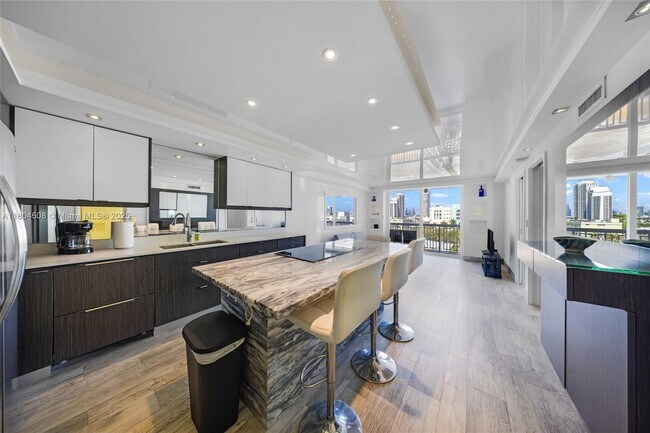 401 Ocean Dr in Miami Beach, FL - Building Photo - Building Photo
