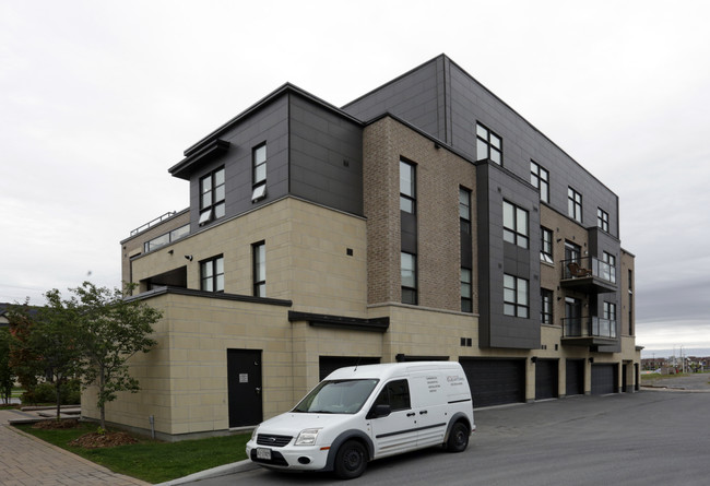 200 Glenroy Gilbert Dr in Ottawa, ON - Building Photo - Building Photo