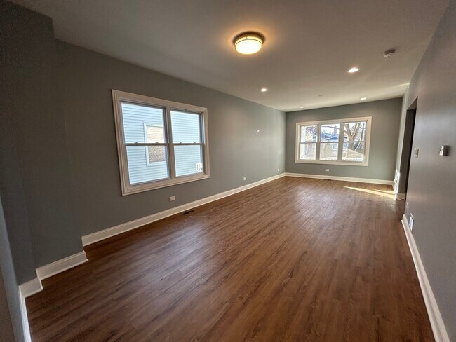 2717 N Rutherford Ave in Chicago, IL - Building Photo - Building Photo