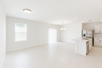 7174 Sugar Pine Way in Ft. Myers, FL - Foto de edificio - Building Photo