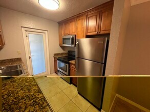 2020 NE 56th St, Unit 208 in Fort Lauderdale, FL - Building Photo - Building Photo