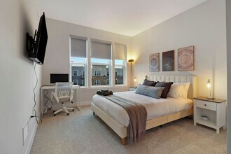 28294 Ferry Rd in Warrenville, IL - Foto de edificio - Building Photo