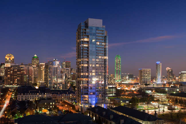 Glass House by Windsor in Dallas, TX - Foto de edificio - Building Photo