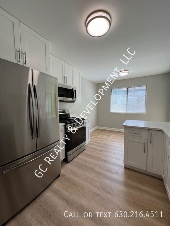 403 Pinetree Ln in Schaumburg, IL - Building Photo - Building Photo