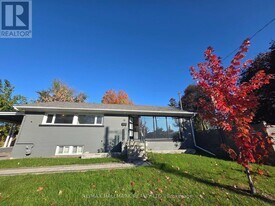 18 Deerfield Rd in Toronto, ON - Building Photo