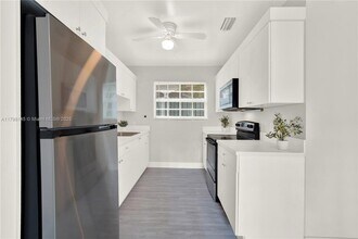 10410 NW 28th Ave, Unit B in Miami, FL - Building Photo - Building Photo