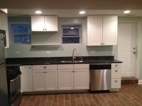 919 W Newport Ave, Unit Garden in Chicago, IL - Building Photo - Building Photo