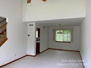 3144 Dunwoodie Rd in Ann Arbor, MI - Building Photo - Building Photo