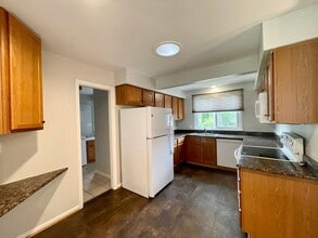 6625 W Dartmoor Rd in West Bloomfield Township, MI - Building Photo - Building Photo