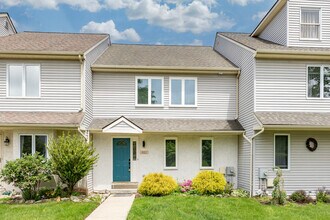 403 Pinebrooke Cir in Downingtown, PA - Building Photo - Building Photo