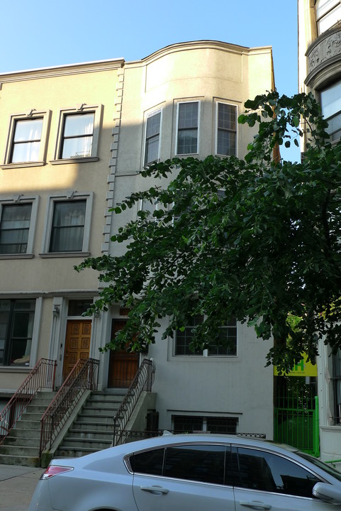326 W 113th St in New York, NY - Foto de edificio