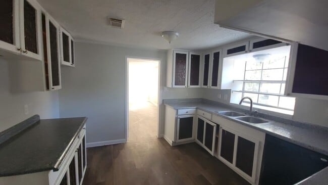 355 W Bolivar St in Vidor, TX - Building Photo - Building Photo