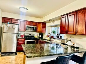 225 Port Royal Cir in Aurora, IL - Building Photo - Building Photo