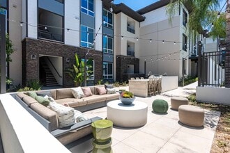 The Overlook Santa Clarita in Santa Clarita, CA - Building Photo - Building Photo
