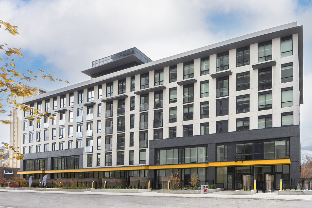 Bela Square in Toronto, ON - Building Photo