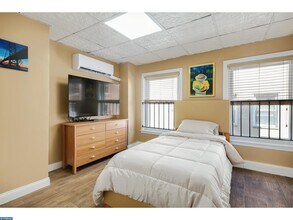 4 S Strawberry St in Philadelphia, PA - Foto de edificio - Interior Photo