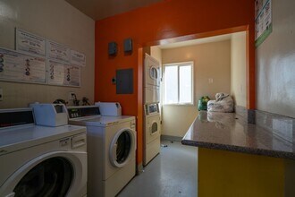 210 E 29th St in Long Beach, CA - Building Photo - Building Photo