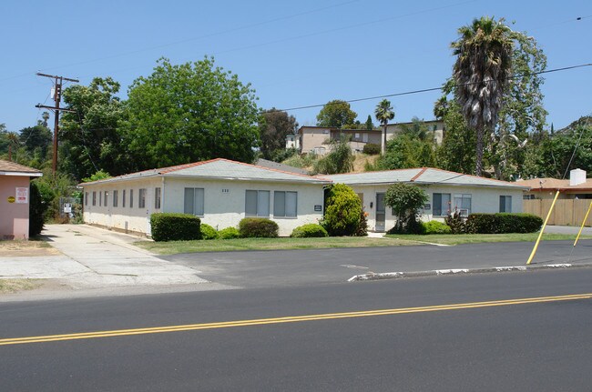 804 Eucalyptus Ave in Vista, CA - Building Photo - Building Photo