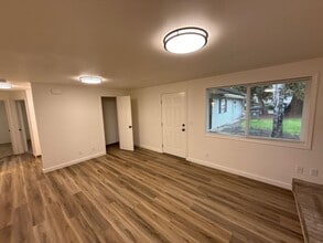 4435 Campbell Dr SE in Salem, OR - Building Photo - Building Photo