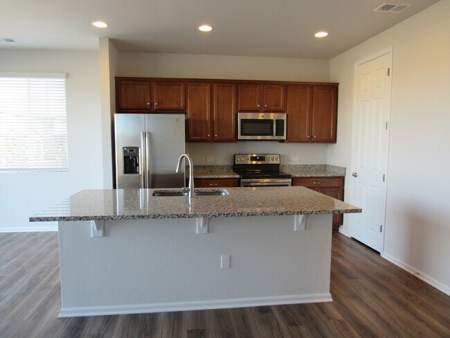 9995 Uravan St in Commerce City, CO - Building Photo - Building Photo