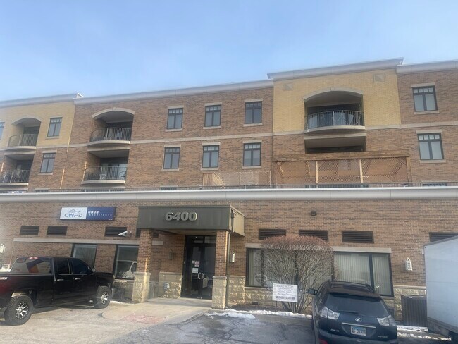6400 N Northwest Hwy in Chicago, IL - Building Photo - Building Photo