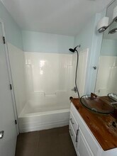 245 Corry St, Unit #1 in Madison, WI - Foto de edificio - Building Photo