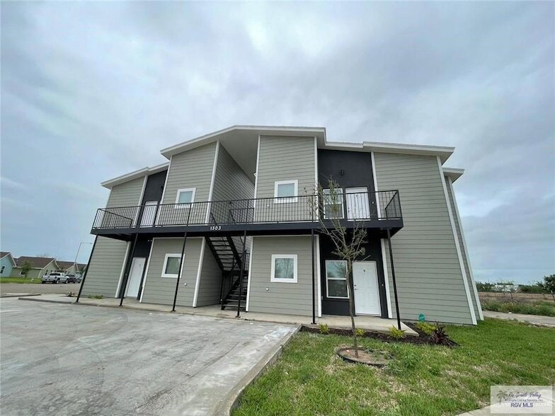 1303 Quitaca Dr in Edinburg, TX - Building Photo
