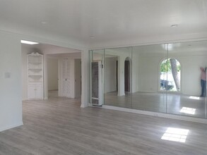 2330 Hauser Blvd in Los Angeles, CA - Building Photo - Building Photo