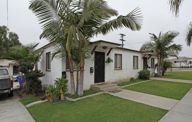 1724-1740 J Ave in National City, CA - Foto de edificio - Building Photo