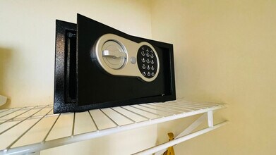 2280 SW 32nd Ave, Unit SI ID1056257P in Miami, FL - Building Photo - Building Photo